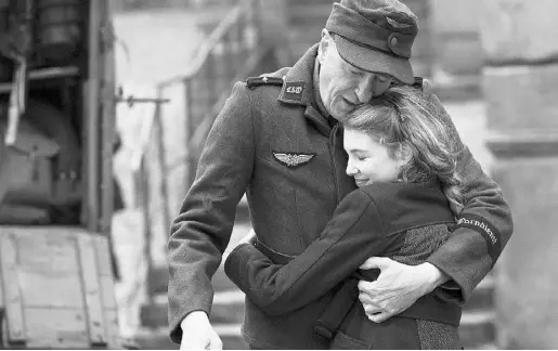  ?? 20th Century Fox ?? “This is a very gifted person who can go to the emotional heart of a scene,” Geoffrey Rush, left, says of his co-star Sophie Nélisse.