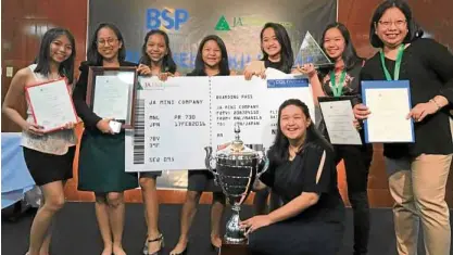  ??  ?? Team Piña tops national competitio­n. Receiving the award are (from left) Patricia Kalaw, Isabel Paredes, Alyzza Lorico, Alexandra Santos, Andrea Francisco, Wivinia Tabora, Emilie Nolledo-Tan and (sitting) Jurnis Lanuza