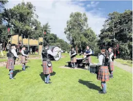  ??  ?? Performanc­e Members of Blairgowri­e, Rattray and District Pipe Band