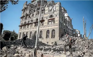  ?? PHOTO: AP ?? Houthi rebels inspect the rubble of the Republican Palace in Yemen’s capital, Sanaa, yesterday.