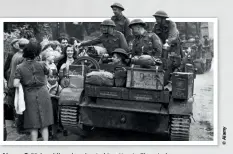  ??  ?? ABOVE: British soldiers hand out cigarettes to liberated French civilians in Pont-audemer, Normandy