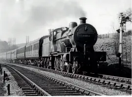  ??  ?? Compound No. 41063 enters Strines station with a stopping passenger train on April 21, 1951. MORTONS RAILWAY MAGAZINE ARCHIVE/ W DIXON.