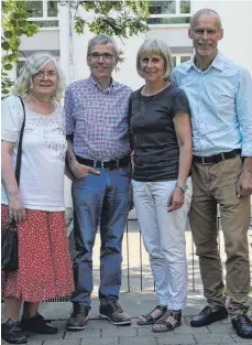  ?? FOTO: THOMAS GIEREN ?? Mit Mechthilde Herrmann, Dieter Blender, Marianne Karl-Zurell sowie Werner Zurell (von links) gehen 146 Jahre geballte und kompetente Unterricht­serfahrung in den wohlverdie­nten Ruhestand.