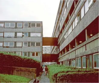  ?? ?? ●●A view of Stonemill Terrace (left) and (right) of Pendlebury Towers – both pictures taken in 1987