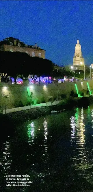  ??  ?? El Puente de los Peligros, en Murcia, iluminado de color verde agua con motivo del Día Mundial del Asma