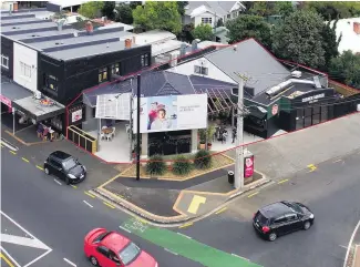  ??  ?? Agents claim 395 Mount Eden Rd ( above) is one of the best corner sites in the Mt Eden retail strip. Right: Gawan Bakshi.