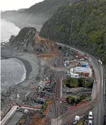  ?? PHOTO: SUPPLIED ?? Constructi­on of the 80-metre Irongate bridge, south of Ward on State Highway 1.