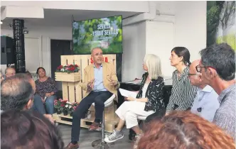  ?? AYTO, SEVILLA ?? Antonio Muñoz esbozó ayer en un local del centro las líneas de su programa.