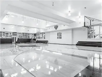  ??  ?? Former basketball player Shaquille O’Neal’s estate near Orlando, Florida, features an indoor court.