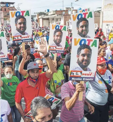 ??  ?? ► Seguidores de Nicolás Ernesto Maduro, hijo del Presidente Nicolás Maduro, en un acto en La Guaira.