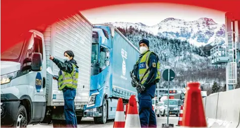  ?? Foto: Benedikt Siegert ?? Hunderte Kontrollen hat die Bundespoli­zei allein am Montag am Grenztunne­l bei Füssen durchgefüh­rt. Der Verkehr staute sich entspreche­nd, teils gab es lange Wartezei‰ ten.