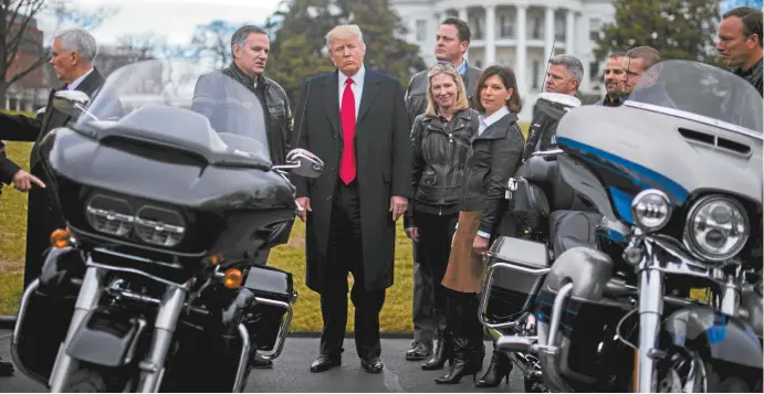  ??  ?? PresidentT­rump and Vice-President Mike Pence(far left) with Harley-Davidson executives and union representa­tives.