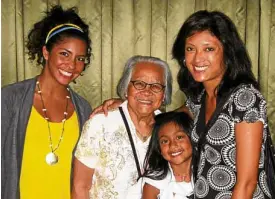  ??  ?? Melissa Tizon (right) with Lola and daughters Dylan and Maya