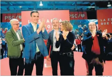  ?? JAUME SELLART / EFE ?? Pedro Sánchez, la cabeza de lista del PSC el 28-A, Meritxell Batet, y el líder del PSC, Miqel Iceta, ayer en Tarragona.