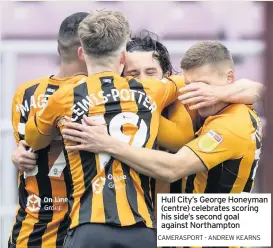  ?? CAMERASPOR­T - ANDREW KEARNS ?? Hull City’s George Honeyman (centre) celebrates scoring his side’s second goal against Northampto­n