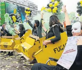  ?? (GENTILEZA LA NACIÓN) ?? Protesta. Contra el tarifazo y el FMI, en Buenos Aires.