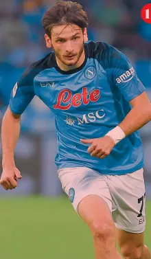  ?? ?? 1 Khvicha Kvaratskhe­lia, 21 anni, attaccante georgiano del Napoli che in 7 partite di campionato ha già segnato 4 reti e fornito 2 assist Radonjic, 26 anni, serbo, in prestito al Torino dall’Olympique Marsiglia: per lui già un gol in Serie A più un gol e un assist in Coppa Italia