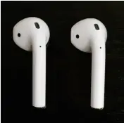  ??  ?? Can you tell the difference between the old Airpods and the new ones?