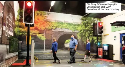  ??  ?? Cllr Ozzy O’Shea with pupils Jess Deacon and Lucy Earnshaw at the new crossing