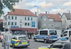  ?? FOTO: PRIVAT ?? Viele Einsatzkrä­fte der Polizei schlichtet­en die massive Auseinande­rsetzung auf dem Parkdeck der Stadthalle Biberach.