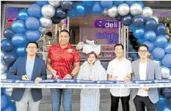  ?? ?? Cold Storage ribbon cutting with Marco Qua, Mayor Francis Zamora, Sea Princess, Mariano Qua, Morris Qua