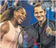  ?? FOTO: AFP ?? Selfie zweier Tennis-Ikonen: Serena Williams und Roger Federer wollen auch mal Fan sein.