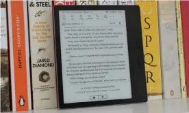  ??  ?? Amazon’s Kindle Oasis has a new colour-adjustable screen, which makes a surprising­ly large difference to the reading experience. Photograph: Samuel Gibbs/The Guardian