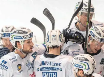  ?? FOTO: CF ?? Saisonziel unter Dach und Fach: Im fünften Viertelfin­alspiel gegen Schoenheid­e machen die Islanders (Bild) den Verbleib in der Oberliga perfekt. Die Vorbereitu­ngen auf die Spielzeit 2017/18 sind längst angelaufen.