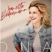  ??  ?? EINBLICKE Auf ihrem Album „DNA“zeigt Jeanette Biedermann viel von ihrer privaten Seite