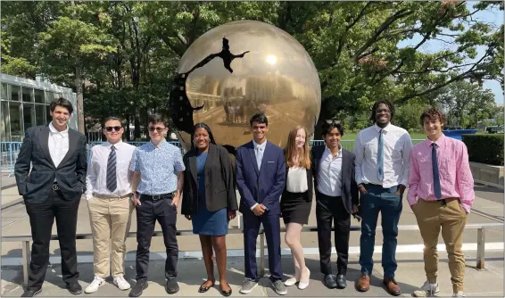  ?? COURTESY OF DVFRIENDS ?? Students from DVFriends Upper School Model United Nations during a visit to the UN in New York.