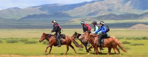  ??  ?? CHALLENGE: The Mongol Derby lasts 10 days and covers 1,000km across the vast steppes of Central Asia