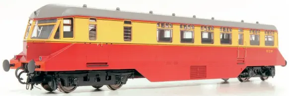  ??  ?? ABOVE: Seen from the brake end, the Heljan model captures the distinctiv­e look of the Swindon-built GWR railcars very well. The glazing, with its prismatic effect, is arguably the weakest aspect of the model but there is much to like as well.