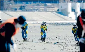  ??  ?? Yesterday Rikuzentak­ata, Iwate prefecture. Policemen still search for missing persons.