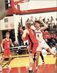  ?? Barbara hall ?? Sonoravill­e junior post Bryson Shellnutt gets all over a Cedartown rebounder during their 7-4A clash Friday night.