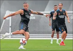  ??  ?? Isco, con Mariano, en la sesión de ayer.