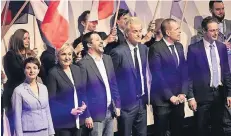  ?? FOTO: DPA ?? Posieren vor der Fahnenpara­de: Frauke Petry, Marine Le Pen, Matteo Salvini, Geert Wilders, Harald Vilimsky und Marcus Pretzell (v.l.) in Koblenz.