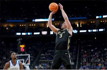  ?? MATT FREED — THE ASSOCIATED PRESS ?? Oakland’s Jack Gohlke shoots a 3-pointer against Kentucky during the first half Thursday in Pittsburgh.