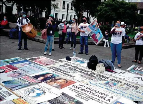  ??  ?? ENCUENTRO. La Plaza Grande es el lugar en el que las familias de los desapareci­dos piden al Gobierno ecuatorian­o tomar acciones. (Foto: Archivo)