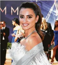  ?? Getty Images for IMDb ?? Penélope Cruz ruffles feathers in Chanel.