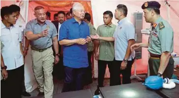  ??  ?? NAJIB ketika lawatan di Hospital Medan di Hospital Tentera Tuanku Mizan Zainal Abidin.