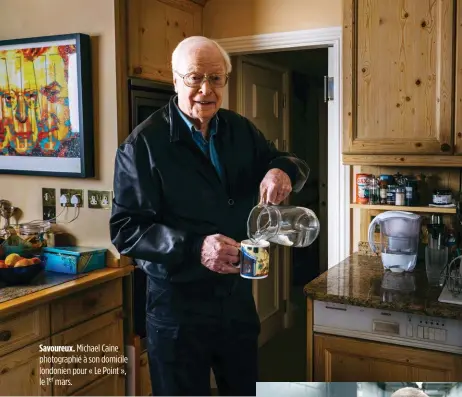  ??  ?? Savoureux. Michael Caine photograph­ié à son domicile londonien pour « Le Point », le 1er mars.