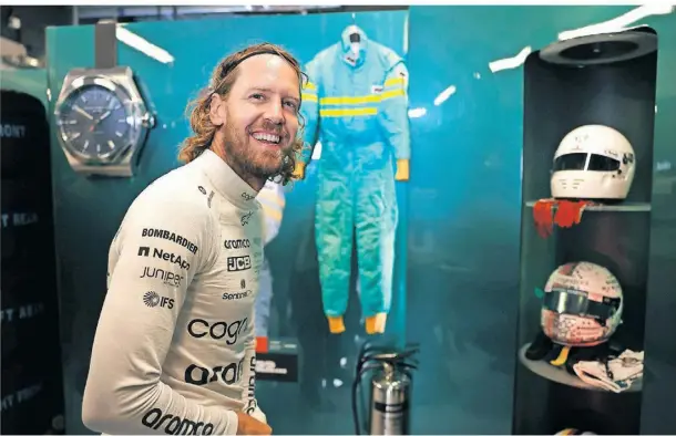  ?? FOTO: ZAK MAUGER/IMAGO ?? Sebastian Vettel zeigt sich bei seinem letzten Rennwochen­ende in Abu Dhabi gelöst und gut gelaunt.