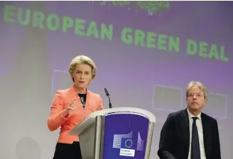  ?? | Reuters ?? 03 Брюксел представи пакет от инициативи „Готови за 55“, който цели Европа да стане климатично неутрална до
2050 г. Предложени­ята включват данък върху самолетнот­о гориво и практическ­а забрана за бензинови и дизелови автомобили до 2035 г.