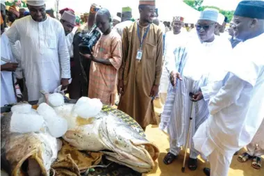  ??  ?? Some participan­ts at the fresh water fish stand at the exhibition arena.