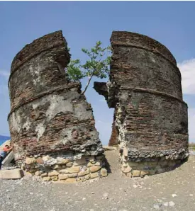  ?? —EV ESPIRITU/JOEL RILLORAZA/LUNAASSIST­ANT TOURISMOFF­ICER ?? REHAB FUSION The restored Baluarte looks like a fusion of old and new: a grizzled gray half of the tower that is wedded to a new section that has a light concrete-gray color.