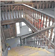  ?? DESIREE ANSTEY/ JOURNAL PIONEER ?? The original wooden staircase has been saved.