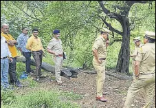  ?? PRAFUL GANGURDE/HT PHOTOS ?? Police officials examine the spot at Yeoor Jungle where Ganesh Jadhav (top right) was shot.