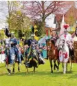  ?? Foto: Excalibur Horseshows ?? Kühne Ritter liefern sich in Fürstenfel­dbruck Turniere.