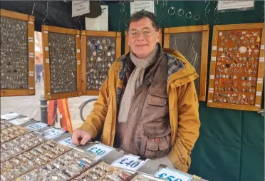  ?? ?? Jewellery maker Attilio Termine at his street trading stall in Canterbury