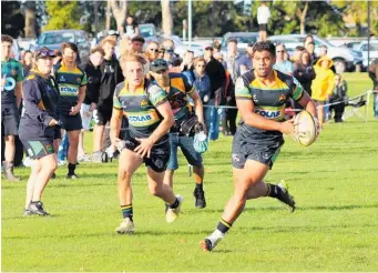  ?? Photo / Justin Miezenbeek ?? New Gallagher Chiefs signing Gideon Wrampling made his Te Awamutu Sports de´ but on Saturday.